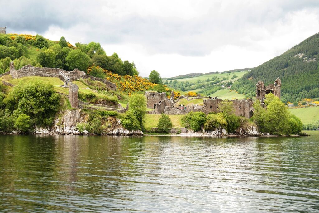 Κάστρο Urquhart στις όχθες της λίμνης Loch Ness στη Σκωτία